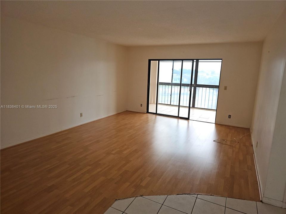 En Venta: $221,000 (2 camas, 2 baños, 1220 Pies cuadrados)