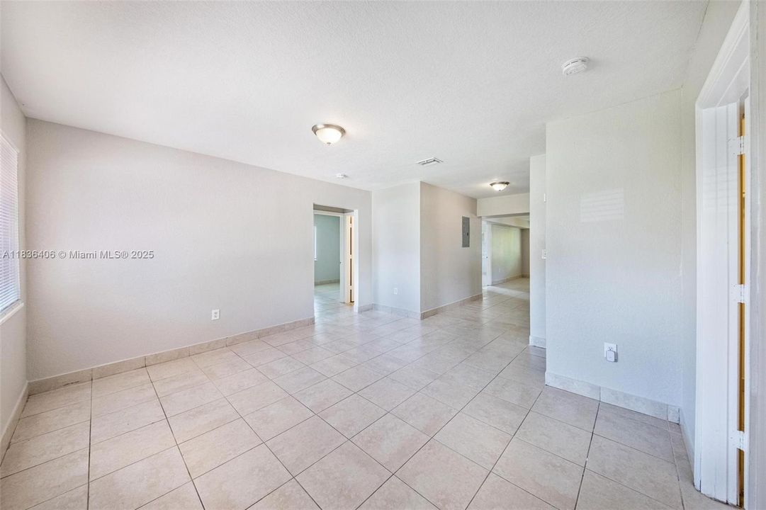 最近售出: $478,000 (4 贝兹, 3 浴室, 1492 平方英尺)