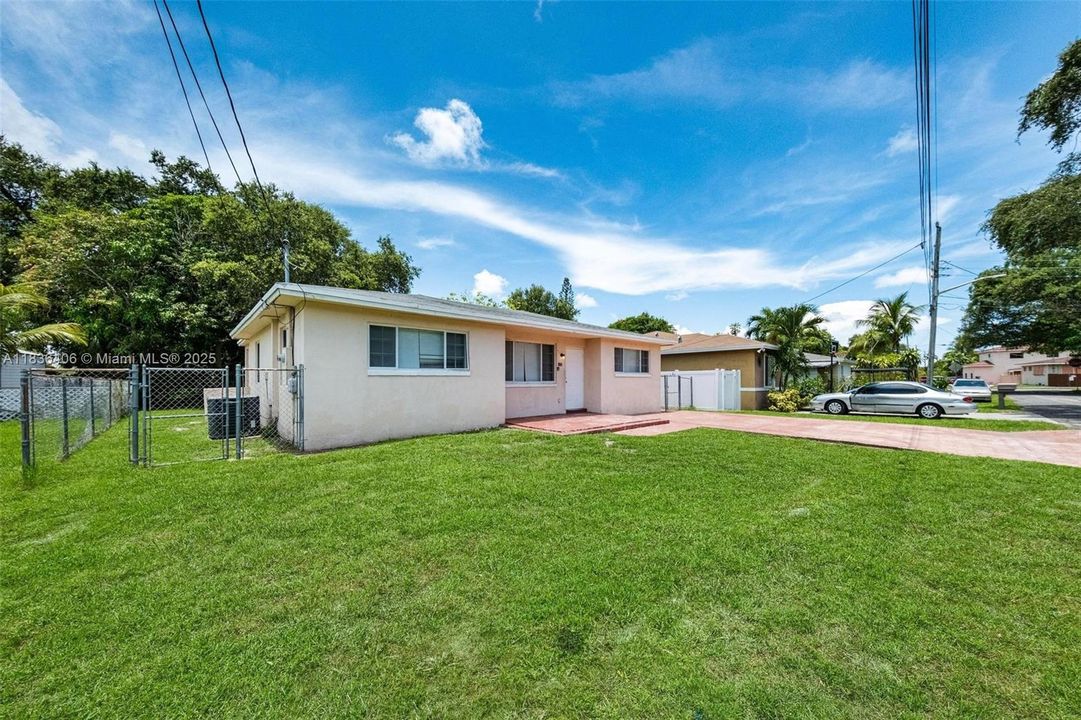 最近售出: $478,000 (4 贝兹, 3 浴室, 1492 平方英尺)