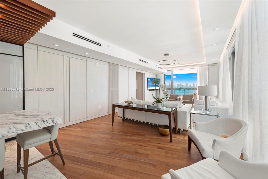 Recently Sold: $4,595,000 (3 beds, 3 baths, 2691 Square Feet)