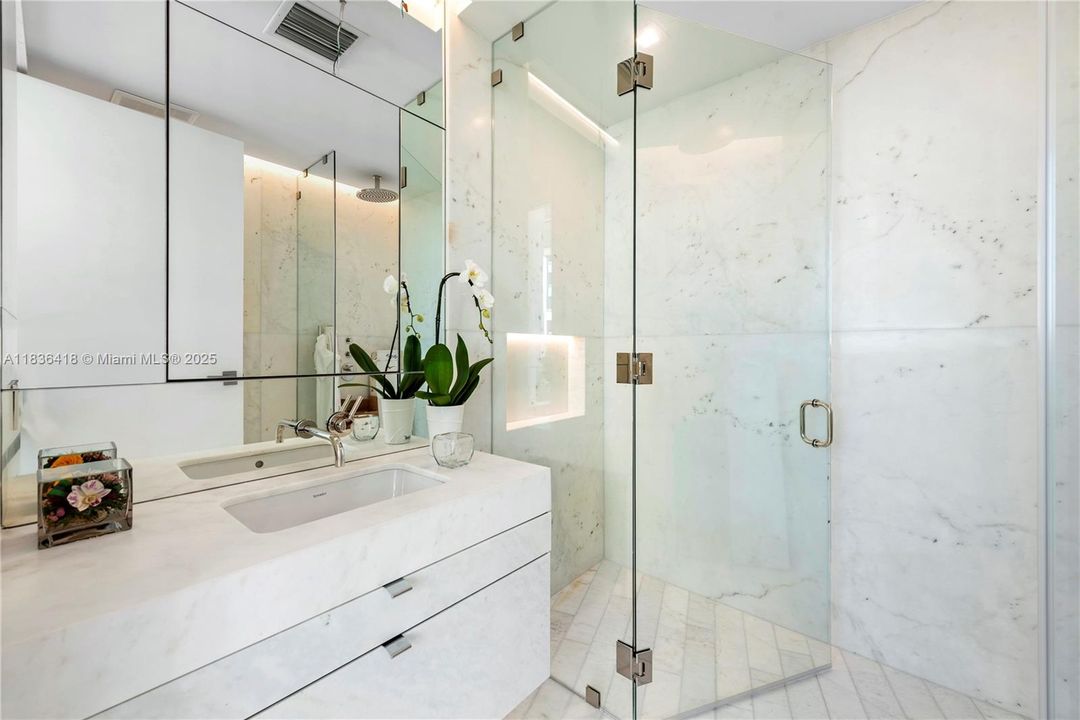 Recently Sold: $4,595,000 (3 beds, 3 baths, 2691 Square Feet)