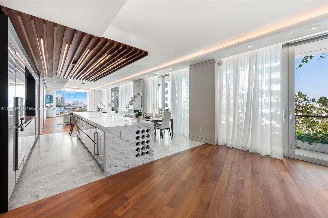 Recently Sold: $4,595,000 (3 beds, 3 baths, 2691 Square Feet)