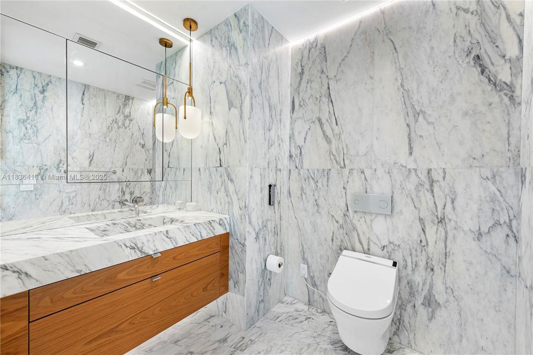 Recently Sold: $4,595,000 (3 beds, 3 baths, 2691 Square Feet)