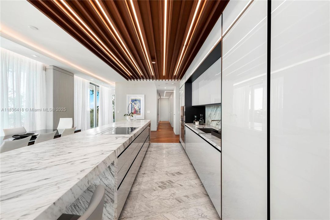 Recently Sold: $4,595,000 (3 beds, 3 baths, 2691 Square Feet)