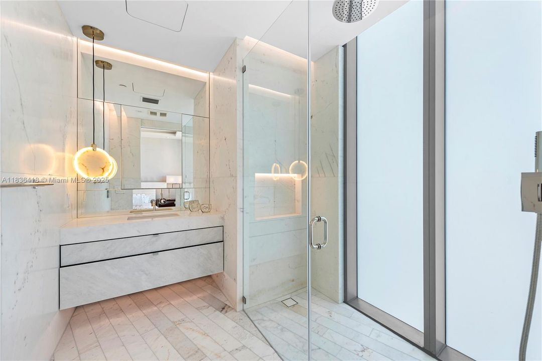 Recently Sold: $4,595,000 (3 beds, 3 baths, 2691 Square Feet)