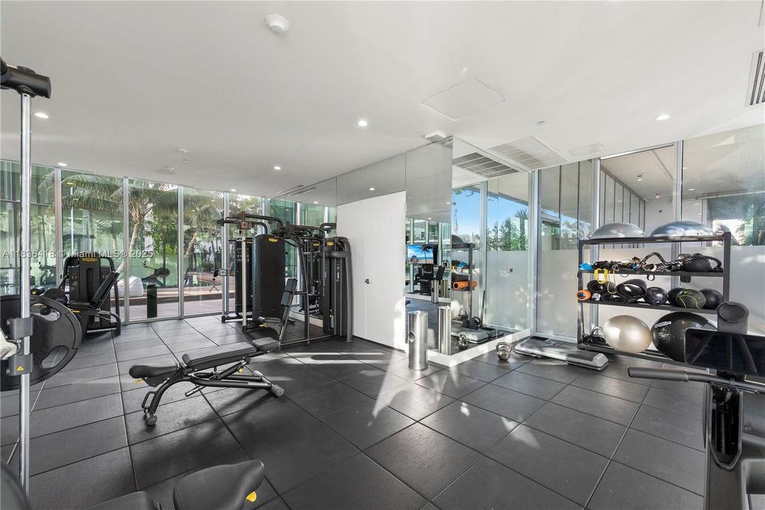 Recently Sold: $4,595,000 (3 beds, 3 baths, 2691 Square Feet)