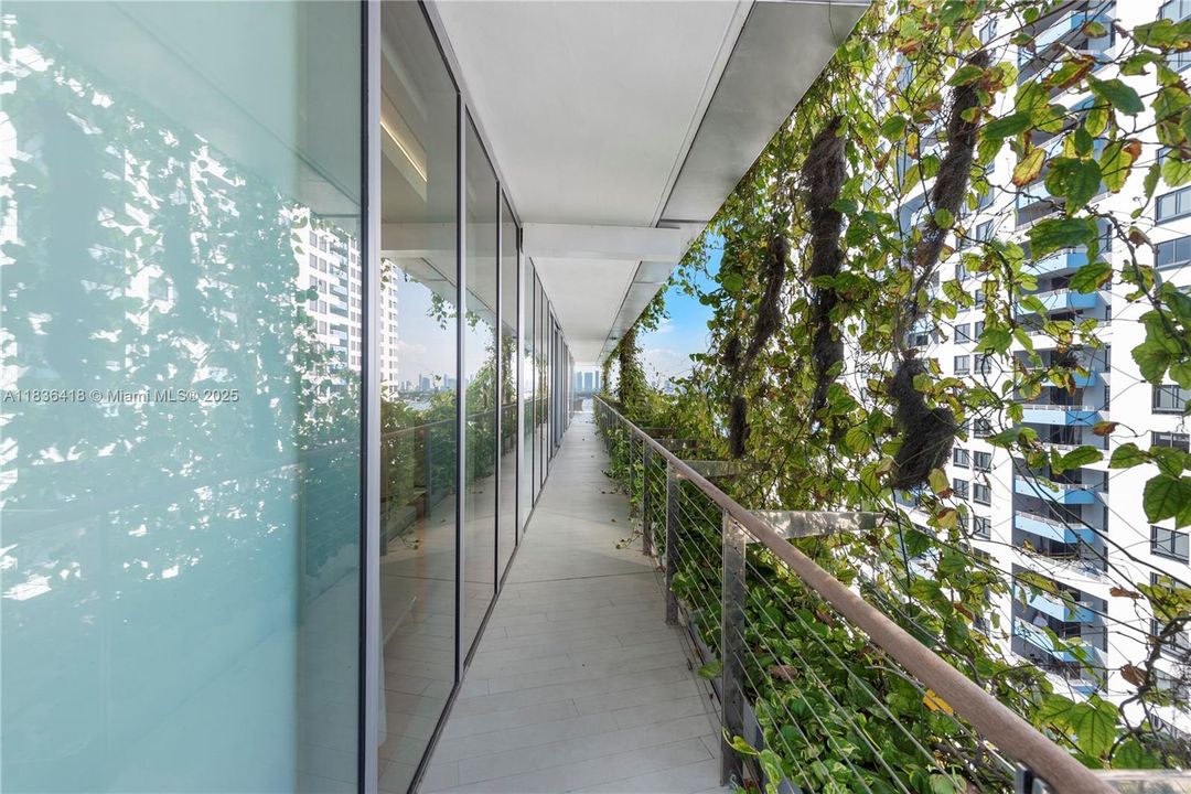 Recently Sold: $4,595,000 (3 beds, 3 baths, 2691 Square Feet)