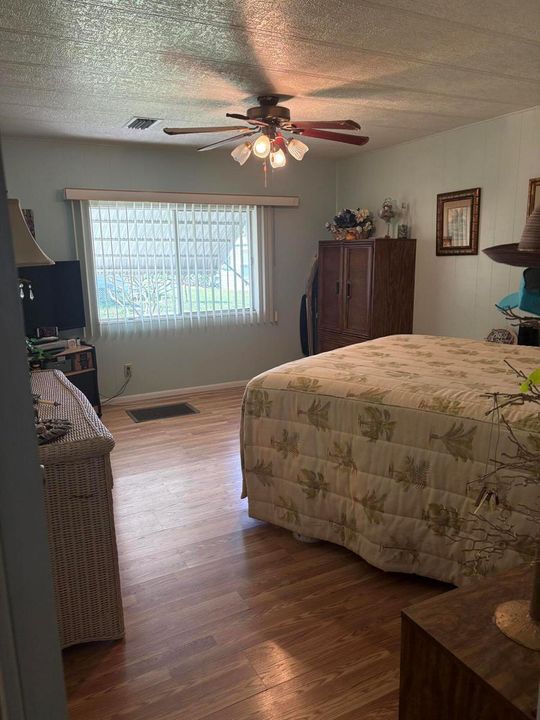 Master Bedroom (2)