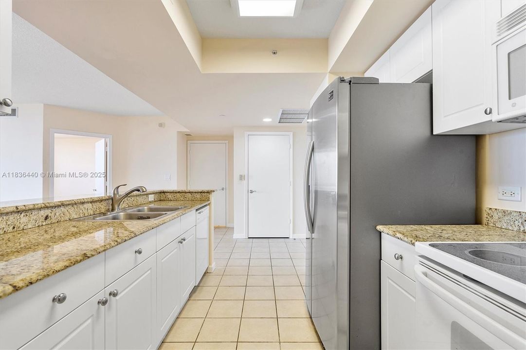 Vendido Recientemente: $389,000 (2 camas, 2 baños, 1175 Pies cuadrados)