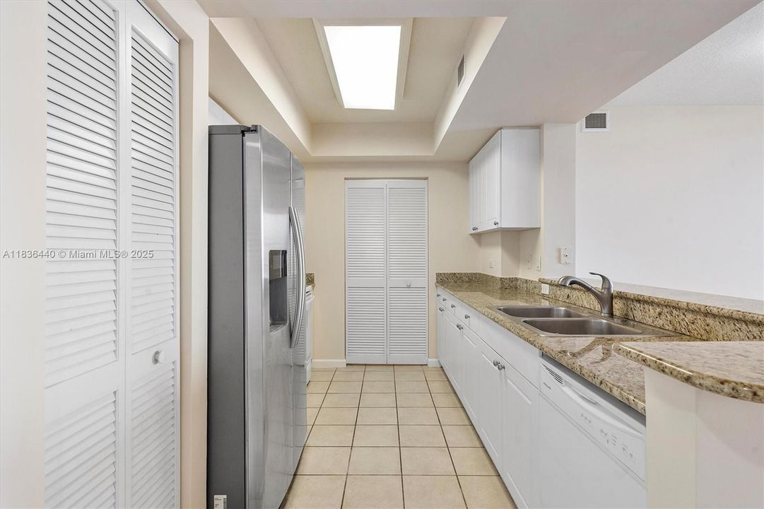 Vendido Recientemente: $389,000 (2 camas, 2 baños, 1175 Pies cuadrados)