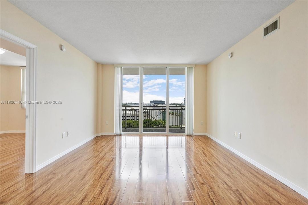 Vendido Recientemente: $389,000 (2 camas, 2 baños, 1175 Pies cuadrados)