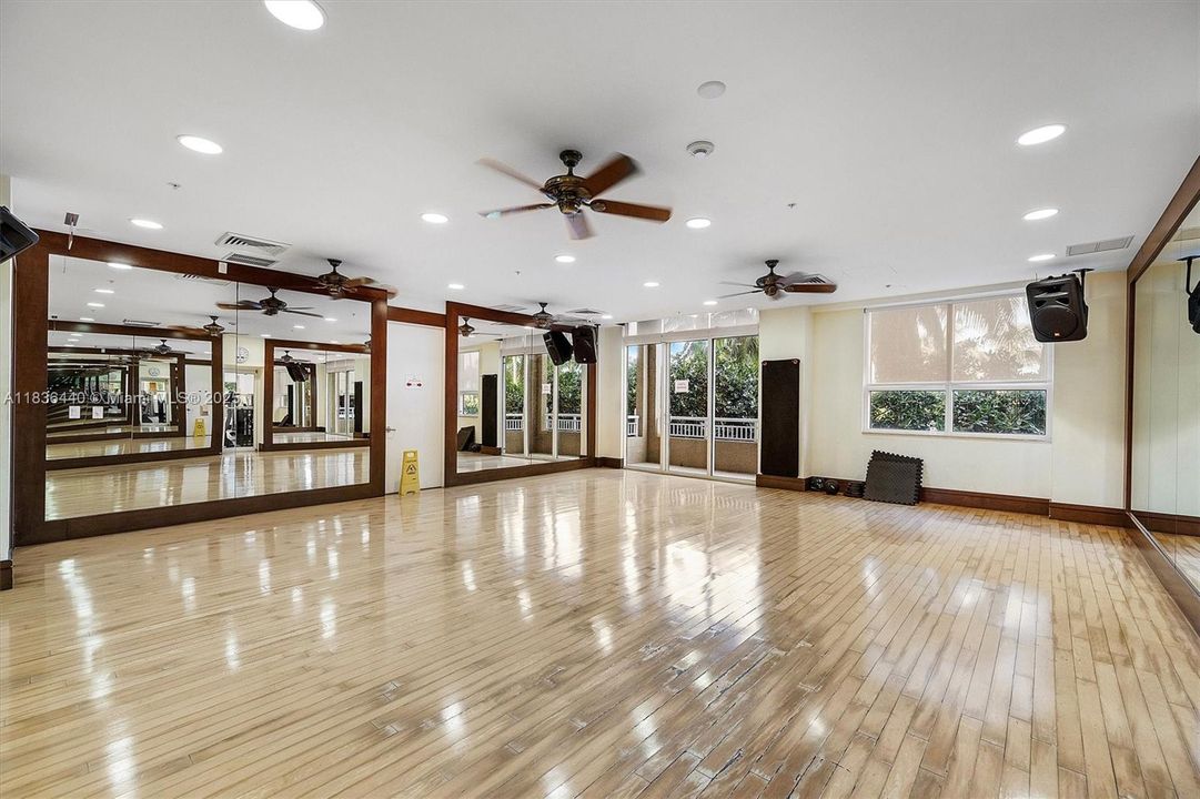 Vendido Recientemente: $389,000 (2 camas, 2 baños, 1175 Pies cuadrados)