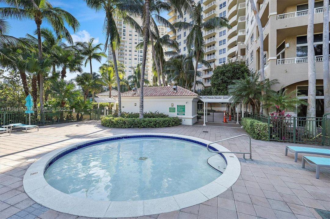 Vendido Recientemente: $389,000 (2 camas, 2 baños, 1175 Pies cuadrados)