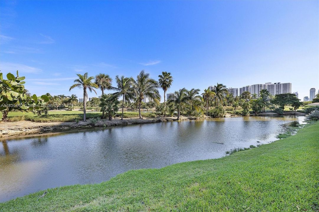 Vendido Recientemente: $389,000 (2 camas, 2 baños, 1175 Pies cuadrados)