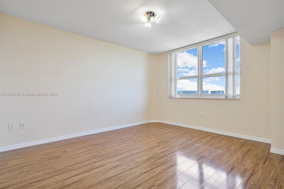 Vendido Recientemente: $389,000 (2 camas, 2 baños, 1175 Pies cuadrados)