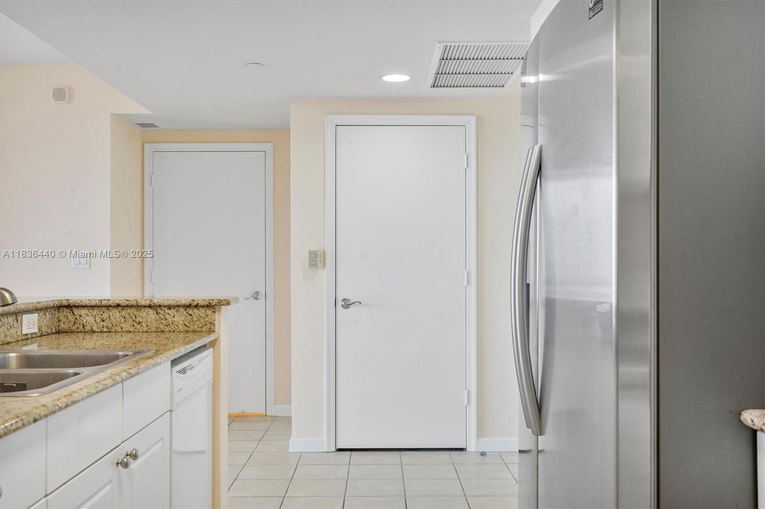 Vendido Recientemente: $389,000 (2 camas, 2 baños, 1175 Pies cuadrados)