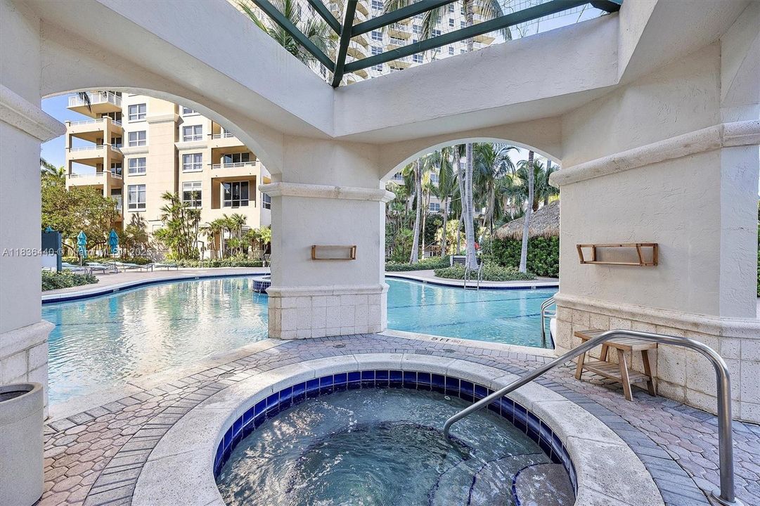 Vendido Recientemente: $389,000 (2 camas, 2 baños, 1175 Pies cuadrados)