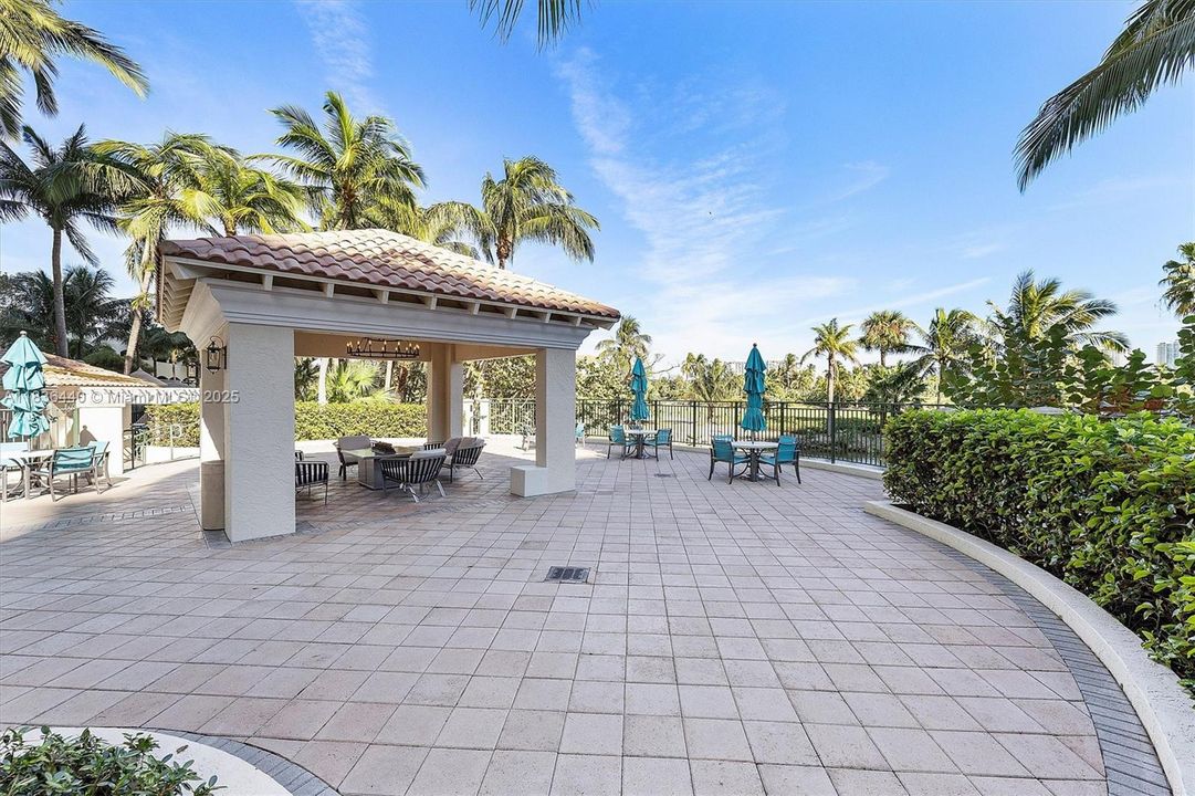 Vendido Recientemente: $389,000 (2 camas, 2 baños, 1175 Pies cuadrados)