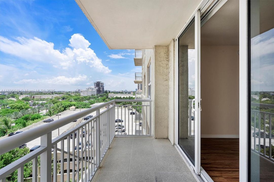 Vendido Recientemente: $389,000 (2 camas, 2 baños, 1175 Pies cuadrados)