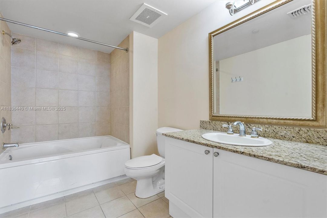 Vendido Recientemente: $389,000 (2 camas, 2 baños, 1175 Pies cuadrados)