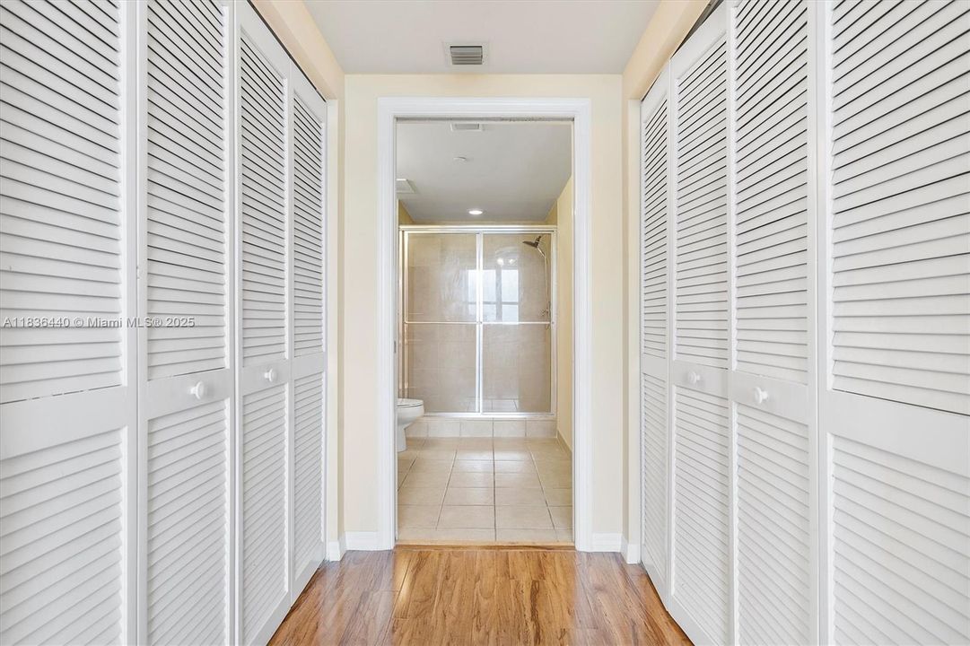 Vendido Recientemente: $389,000 (2 camas, 2 baños, 1175 Pies cuadrados)