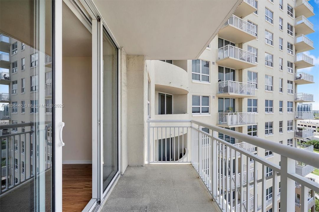 Vendido Recientemente: $389,000 (2 camas, 2 baños, 1175 Pies cuadrados)