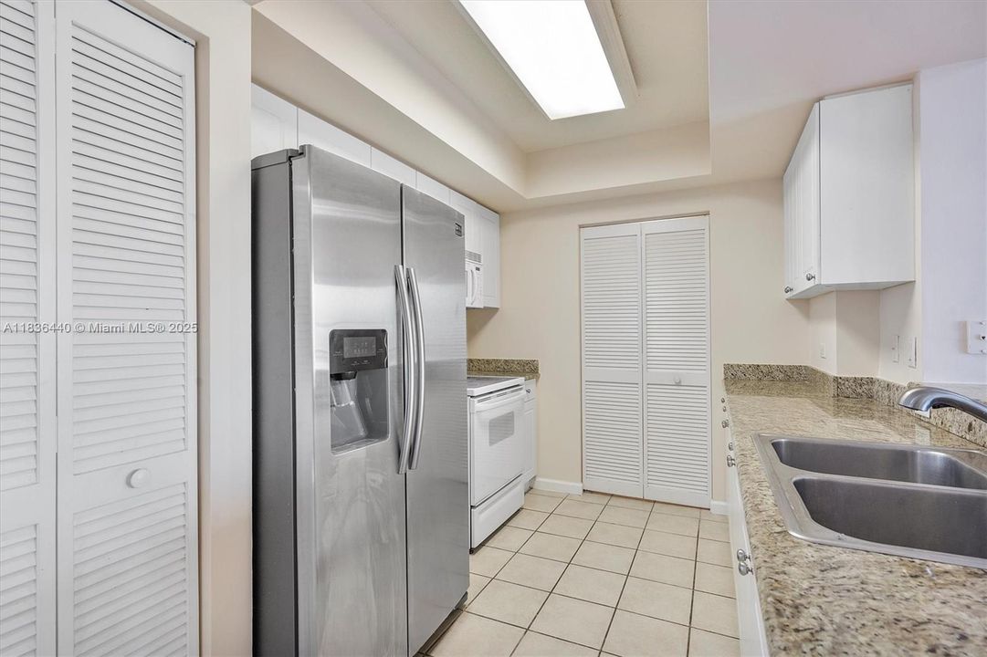 Vendido Recientemente: $389,000 (2 camas, 2 baños, 1175 Pies cuadrados)