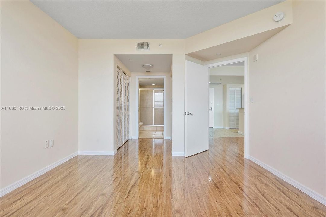 Vendido Recientemente: $389,000 (2 camas, 2 baños, 1175 Pies cuadrados)