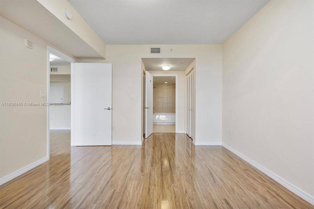 Vendido Recientemente: $389,000 (2 camas, 2 baños, 1175 Pies cuadrados)