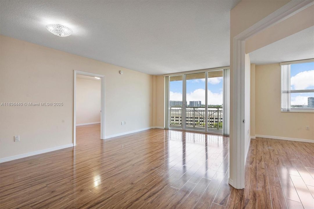 Vendido Recientemente: $389,000 (2 camas, 2 baños, 1175 Pies cuadrados)