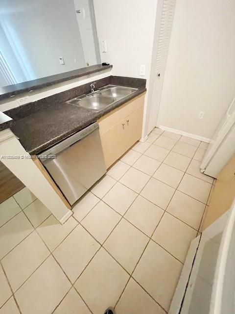 Recientemente alquilado: $1,850 (2 camas, 1 baños, 926 Pies cuadrados)