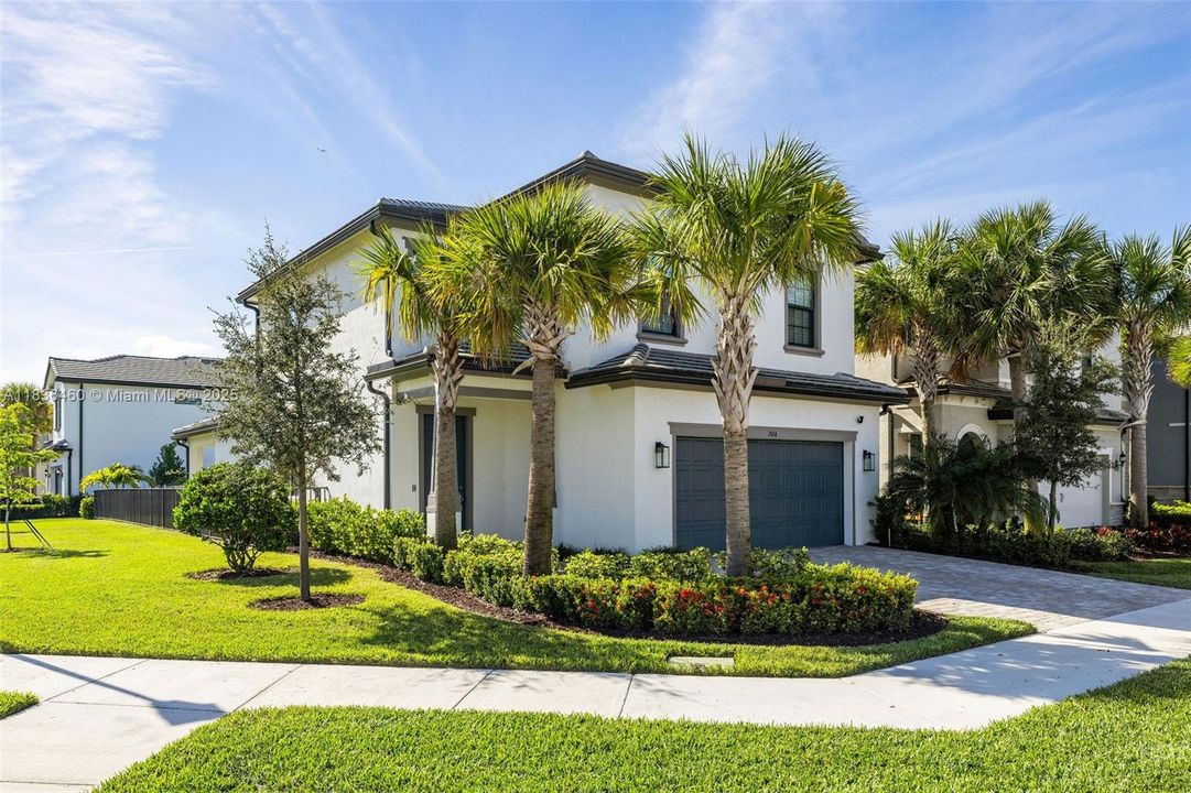 Recently Sold: $817,000 (4 beds, 3 baths, 2130 Square Feet)