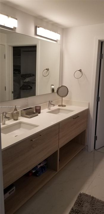 Recently Rented: $3,500 (1 beds, 2 baths, 937 Square Feet)