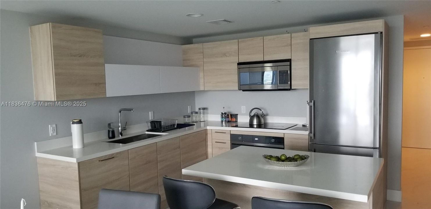 Recently Rented: $3,500 (1 beds, 2 baths, 937 Square Feet)