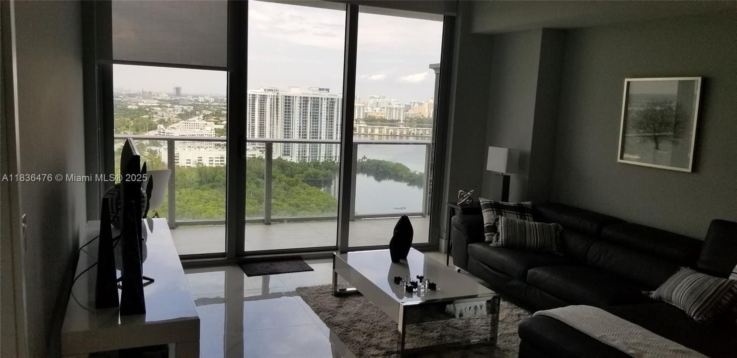 Recently Rented: $3,500 (1 beds, 2 baths, 937 Square Feet)