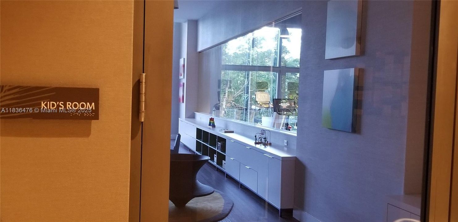 Recently Rented: $3,500 (1 beds, 2 baths, 937 Square Feet)