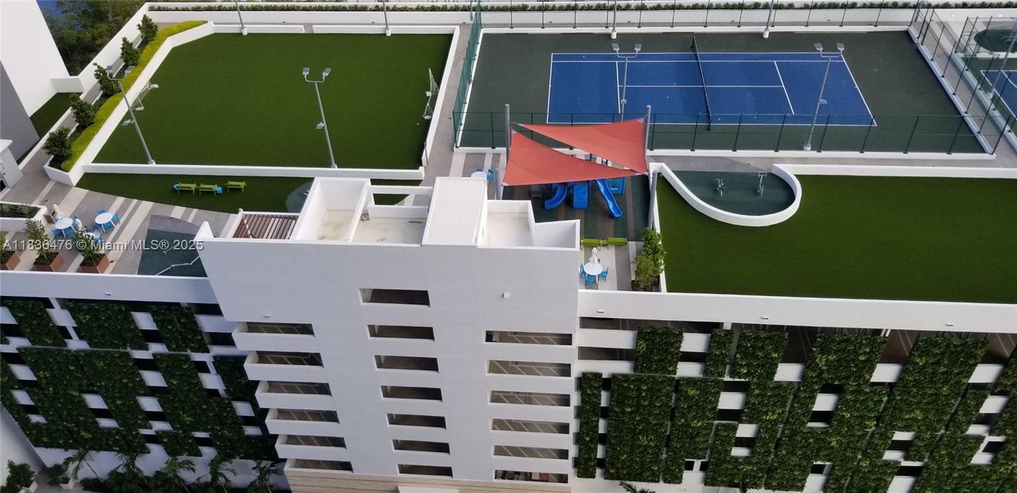 Recently Rented: $3,500 (1 beds, 2 baths, 937 Square Feet)