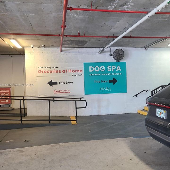 Mini Market & Dog Spa
