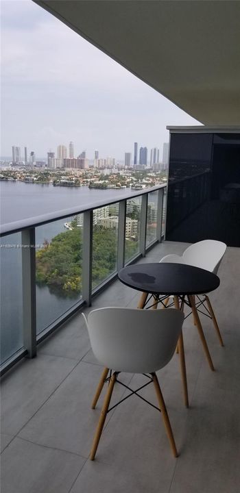 Recently Rented: $3,500 (1 beds, 2 baths, 937 Square Feet)