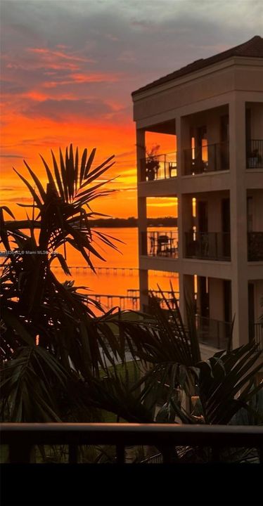 En Venta: $295,000 (3 camas, 2 baños, 1323 Pies cuadrados)