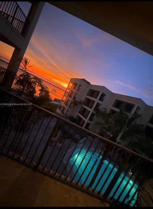 En Venta: $295,000 (3 camas, 2 baños, 1323 Pies cuadrados)