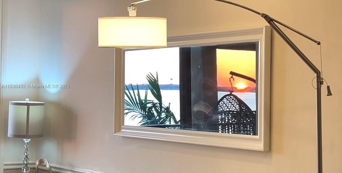 En Venta: $295,000 (3 camas, 2 baños, 1323 Pies cuadrados)