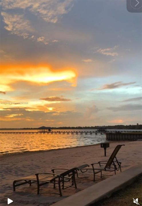 En Venta: $295,000 (3 camas, 2 baños, 1323 Pies cuadrados)