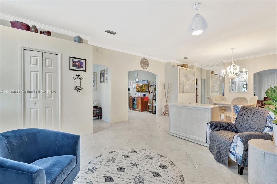 待售: $295,000 (2 贝兹, 2 浴室, 1573 平方英尺)