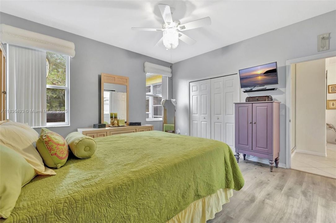 待售: $295,000 (2 贝兹, 2 浴室, 1573 平方英尺)