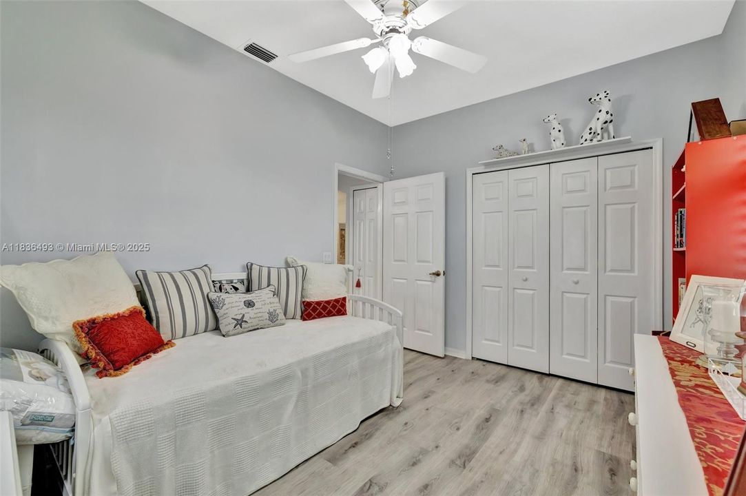 待售: $295,000 (2 贝兹, 2 浴室, 1573 平方英尺)