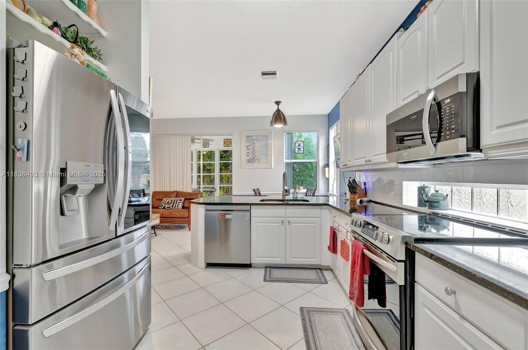 待售: $295,000 (2 贝兹, 2 浴室, 1573 平方英尺)