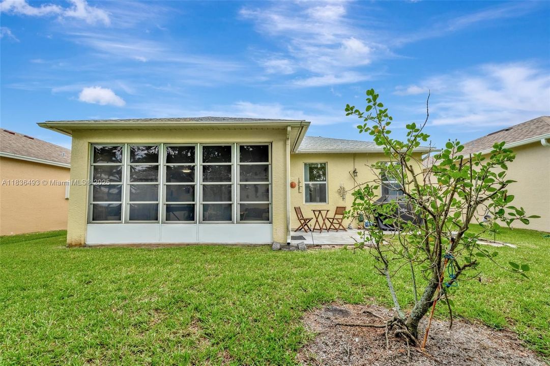 待售: $295,000 (2 贝兹, 2 浴室, 1573 平方英尺)