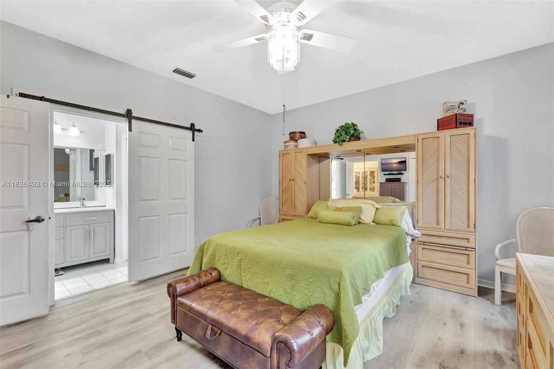 待售: $295,000 (2 贝兹, 2 浴室, 1573 平方英尺)