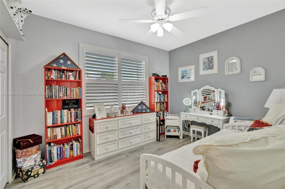 待售: $295,000 (2 贝兹, 2 浴室, 1573 平方英尺)